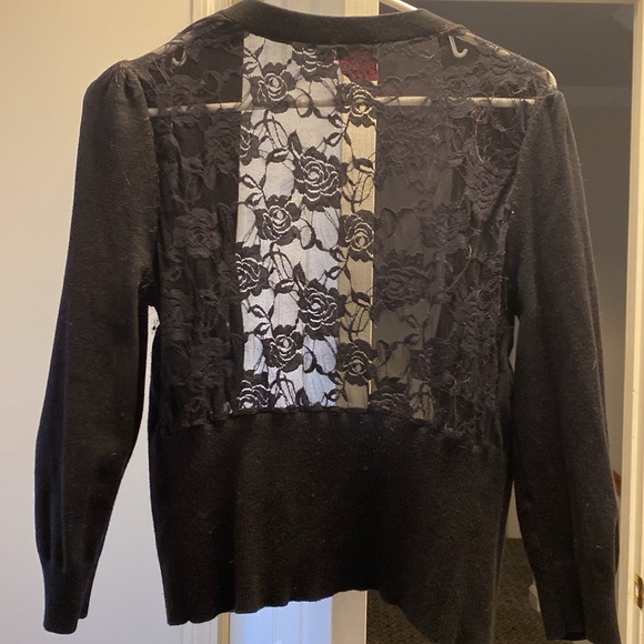 Take out cardigan, sweater size XL the back lace, front is a cardigan buttons up - Picture 6 of 7